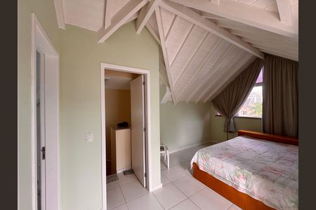 Casa de condomínio à venda com 203m², 5 quartos e 3 vagas Casa de condomínio à venda com 203m², 5 quartos e 3 vagasSuíte 5