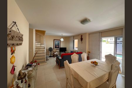 Sala de casa de condomínio à venda com 5 quartos, 203m² em Recreio dos Bandeirantes, Rio de Janeiro