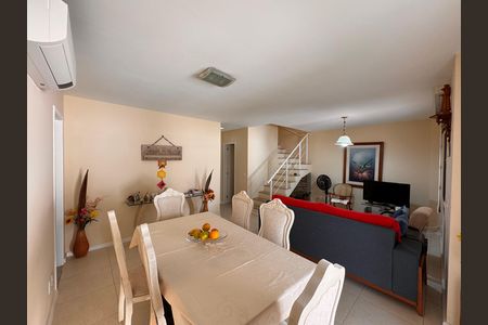 Sala de casa de condomínio à venda com 5 quartos, 203m² em Recreio dos Bandeirantes, Rio de Janeiro
