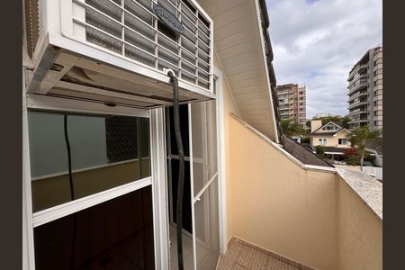 Casa de condomínio à venda com 203m², 5 quartos e 3 vagas Casa de condomínio à venda com 203m², 5 quartos e 3 vagasSuíte 5 - Varanda