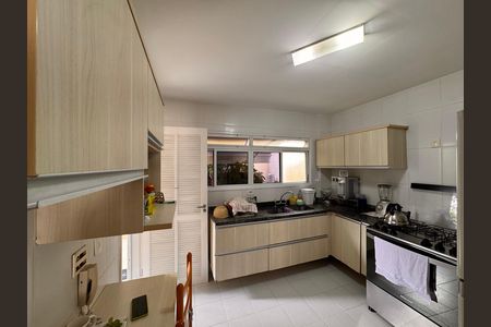 Casa de condomínio à venda com 203m², 5 quartos e 3 vagas Casa de condomínio à venda com 203m², 5 quartos e 3 vagasCozinha