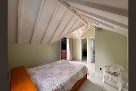 Casa de condomínio à venda com 203m², 5 quartos e 3 vagas Casa de condomínio à venda com 203m², 5 quartos e 3 vagasSuíte 5