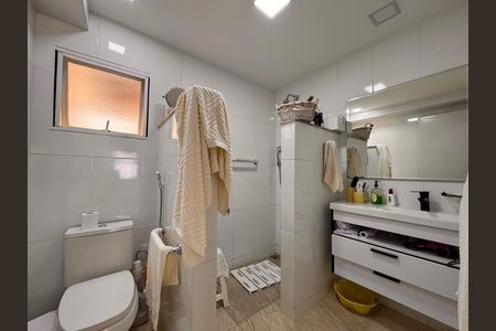 Casa de condomínio à venda com 203m², 5 quartos e 3 vagas Casa de condomínio à venda com 203m², 5 quartos e 3 vagasSuíte 1 - Banheiro