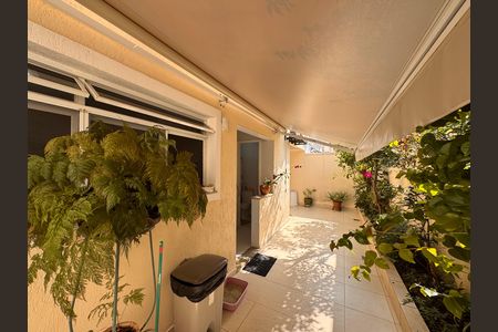 Casa de condomínio à venda com 203m², 5 quartos e 3 vagas Casa de condomínio à venda com 203m², 5 quartos e 3 vagasÁrea externa