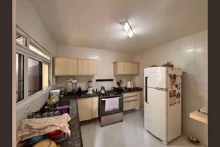 Casa de condomínio à venda com 203m², 5 quartos e 3 vagas Casa de condomínio à venda com 203m², 5 quartos e 3 vagasCozinha