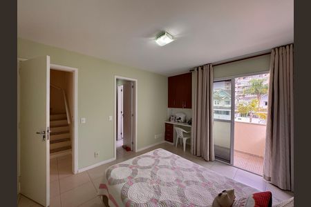 Casa de condomínio à venda com 203m², 5 quartos e 3 vagas Casa de condomínio à venda com 203m², 5 quartos e 3 vagasSuíte 4