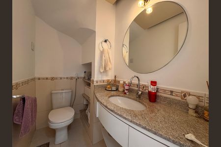 Casa de condomínio à venda com 203m², 5 quartos e 3 vagas Casa de condomínio à venda com 203m², 5 quartos e 3 vagasLavabo