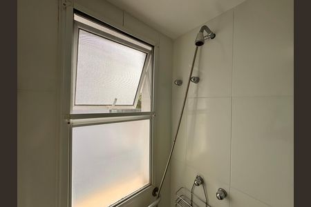 Casa de condomínio à venda com 203m², 5 quartos e 3 vagas Casa de condomínio à venda com 203m², 5 quartos e 3 vagasBanheiro Suítes Canadenses