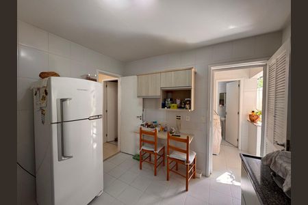 Casa de condomínio à venda com 203m², 5 quartos e 3 vagas Casa de condomínio à venda com 203m², 5 quartos e 3 vagasCozinha
