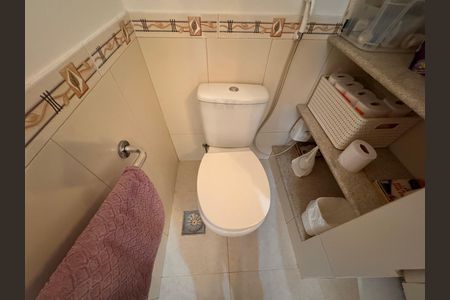 Casa de condomínio à venda com 203m², 5 quartos e 3 vagas Casa de condomínio à venda com 203m², 5 quartos e 3 vagasLavabo