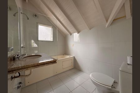 Casa de condomínio à venda com 203m², 5 quartos e 3 vagas Casa de condomínio à venda com 203m², 5 quartos e 3 vagasSuíte 5 - Banheiro