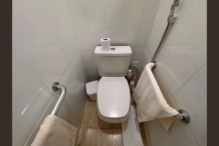 Casa de condomínio à venda com 203m², 5 quartos e 3 vagas Casa de condomínio à venda com 203m², 5 quartos e 3 vagasSuíte 1 - Banheiro