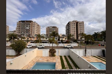 Casa de condomínio à venda com 203m², 5 quartos e 3 vagas Casa de condomínio à venda com 203m², 5 quartos e 3 vagasSuíte 4 - Varanda