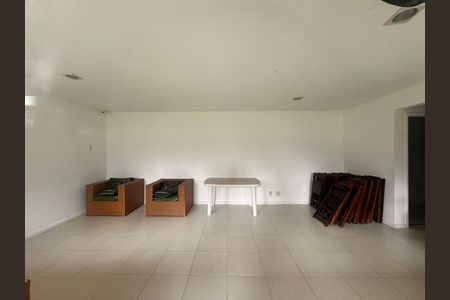 Casa de condomínio à venda com 203m², 5 quartos e 3 vagas Casa de condomínio à venda com 203m², 5 quartos e 3 vagasÁrea comum