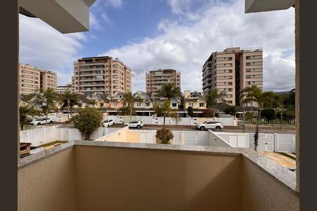Casa de condomínio à venda com 203m², 5 quartos e 3 vagas Casa de condomínio à venda com 203m², 5 quartos e 3 vagasSuíte 4 - Varanda