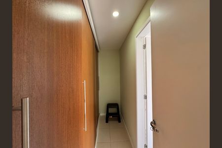 Casa de condomínio à venda com 203m², 5 quartos e 3 vagas Casa de condomínio à venda com 203m², 5 quartos e 3 vagasSuíte 4 - Closet