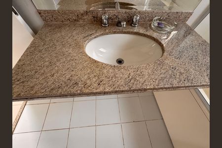 Casa de condomínio à venda com 203m², 5 quartos e 3 vagas Casa de condomínio à venda com 203m², 5 quartos e 3 vagasSuíte 5 - Banheiro