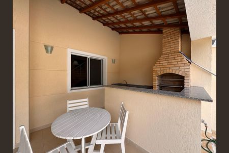 Casa de condomínio à venda com 203m², 5 quartos e 3 vagas Casa de condomínio à venda com 203m², 5 quartos e 3 vagasÁrea externa