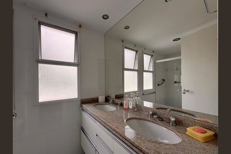 Casa de condomínio à venda com 203m², 5 quartos e 3 vagas Casa de condomínio à venda com 203m², 5 quartos e 3 vagasSuíte 4 - Banheiro