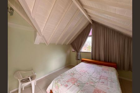 Casa de condomínio à venda com 203m², 5 quartos e 3 vagas Casa de condomínio à venda com 203m², 5 quartos e 3 vagasSuíte 5