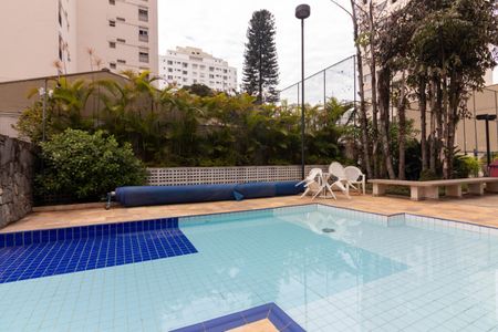 Apartamento à venda com 130m², 3 quartos e 2 vagas Apartamento à venda com 130m², 3 quartos e 2 vagasÁrea comum - Piscina