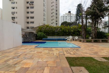 Apartamento à venda com 130m², 3 quartos e 2 vagas Apartamento à venda com 130m², 3 quartos e 2 vagasÁrea comum - Piscina