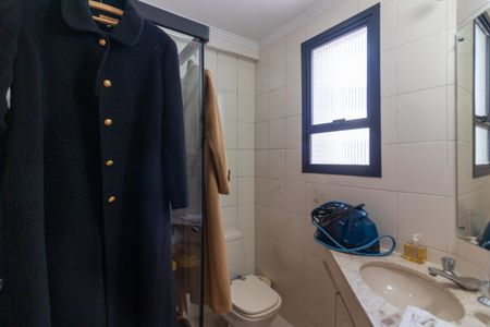 Apartamento à venda com 130m², 3 quartos e 2 vagas Apartamento à venda com 130m², 3 quartos e 2 vagasBanheiro da Suíte 1