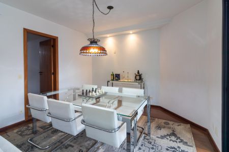 Apartamento à venda com 130m², 3 quartos e 2 vagas Apartamento à venda com 130m², 3 quartos e 2 vagasSala de Jantar