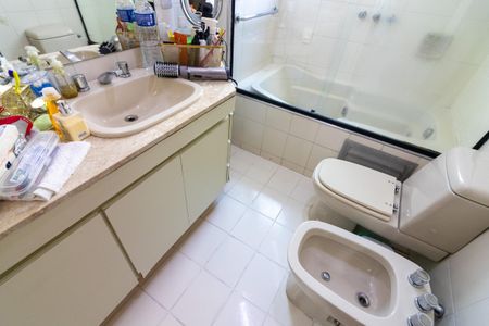 Apartamento à venda com 130m², 3 quartos e 2 vagas Apartamento à venda com 130m², 3 quartos e 2 vagasBanheiro da Suíte 3