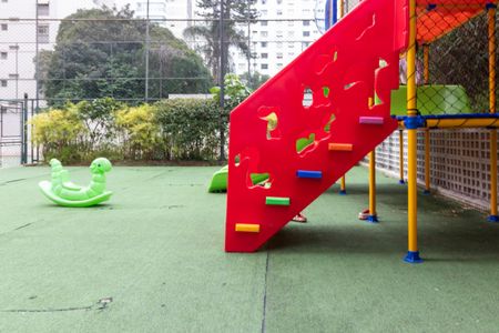 Apartamento à venda com 130m², 3 quartos e 2 vagas Apartamento à venda com 130m², 3 quartos e 2 vagasÁrea comum - Playground