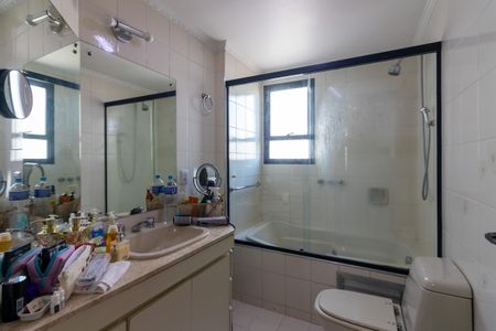 Apartamento à venda com 130m², 3 quartos e 2 vagas Apartamento à venda com 130m², 3 quartos e 2 vagasBanheiro da Suíte 3