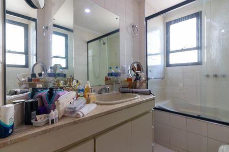 Apartamento à venda com 130m², 3 quartos e 2 vagas Apartamento à venda com 130m², 3 quartos e 2 vagasBanheiro da Suíte 3