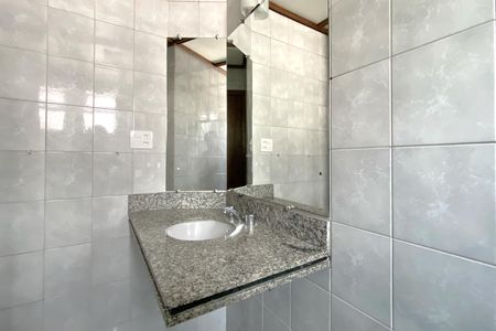 Apartamento para alugar com 150m², 2 quartos e 1 vaga Apartamento para alugar com 150m², 2 quartos e 1 vagaBanheiro da Suíte 1