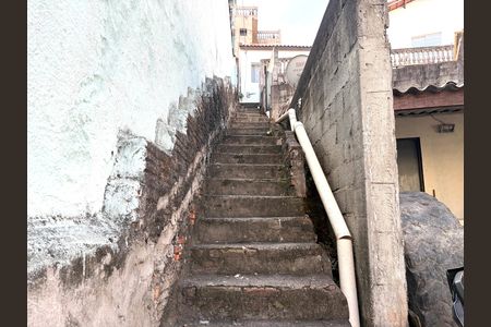 Casa para alugar com 50m², 2 quartos e sem vaga Casa para alugar com 50m², 2 quartos e sem vagaEscada de Entrada