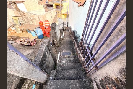 Casa para alugar com 50m², 2 quartos e sem vaga Casa para alugar com 50m², 2 quartos e sem vagaEscada de Entrada