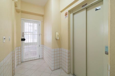 Apartamento à venda com 65m², 2 quartos e 2 vagas Apartamento à venda com 65m², 2 quartos e 2 vagasHall