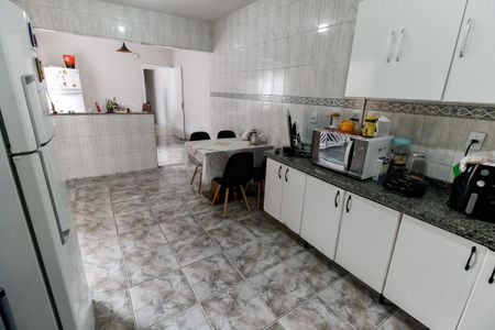 Casa à venda com 100m², 3 quartos e 4 vagas Casa à venda com 100m², 3 quartos e 4 vagasCozinha - Armários