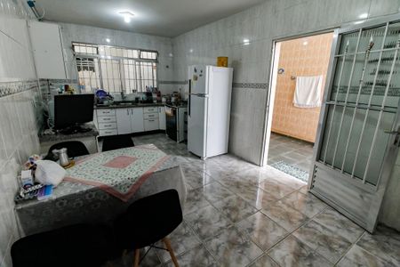 Casa à venda com 100m², 3 quartos e 4 vagas Casa à venda com 100m², 3 quartos e 4 vagasCozinha - Armários