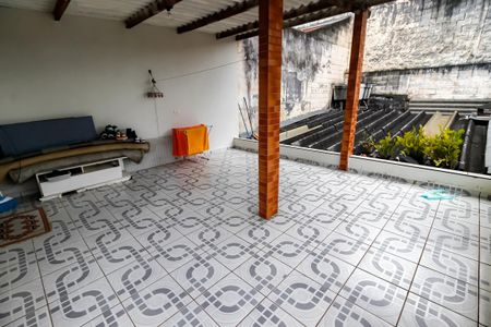 Casa à venda com 100m², 3 quartos e 4 vagas Casa à venda com 100m², 3 quartos e 4 vagasVaranda