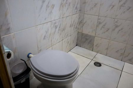 Casa à venda com 40m², 4 quartos e sem vaga Casa à venda com 40m², 4 quartos e sem vagaBanheiro