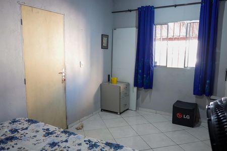 Casa à venda com 40m², 4 quartos e sem vaga Casa à venda com 40m², 4 quartos e sem vagaQuarto 4
