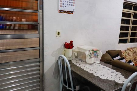 Casa à venda com 40m², 4 quartos e sem vaga Casa à venda com 40m², 4 quartos e sem vagaCozinha
