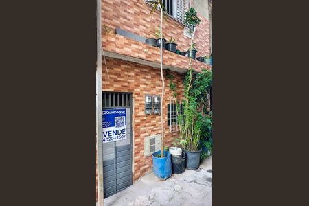 Casa à venda com 40m², 4 quartos e sem vaga Casa à venda com 40m², 4 quartos e sem vagaFachada