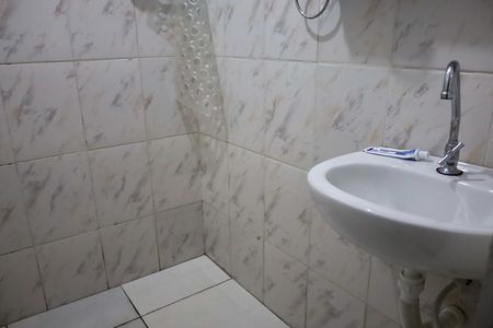 Casa à venda com 40m², 4 quartos e sem vaga Casa à venda com 40m², 4 quartos e sem vagaBanheiro