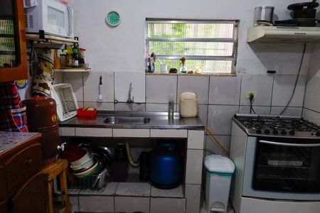 Casa à venda com 40m², 4 quartos e sem vaga Casa à venda com 40m², 4 quartos e sem vagaCozinha