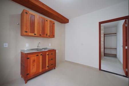 Sala e cozinha de apartamento para alugar com 1 quarto, 30m² em Serraria, São José