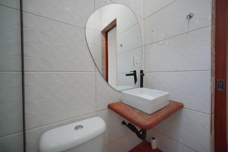 Banheiro Social de apartamento para alugar com 1 quarto, 30m² em Serraria, São José