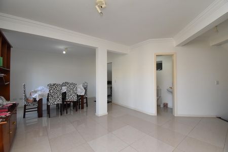 Casa à venda com 298m², 3 quartos e 5 vagasSala
