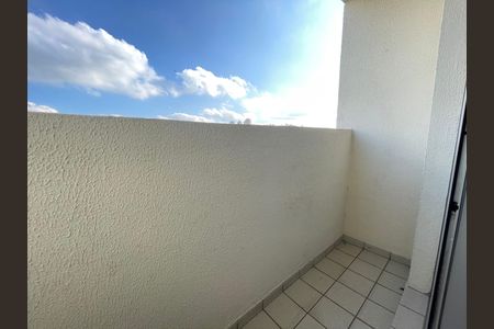 Varanda de apartamento para alugar com 3 quartos, 60m² em Conjunto Promorar Raposo Tavares, São Paulo