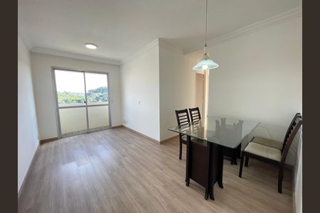 Sala de apartamento para alugar com 3 quartos, 60m² em Conjunto Promorar Raposo Tavares, São Paulo
